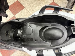 Yamaha XMAX 250 2011-thumb-9