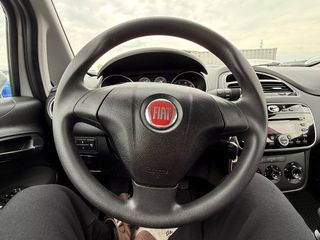 Fiat Punto 2015-thumb-13
