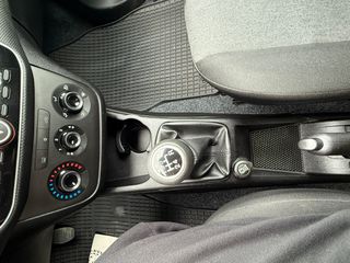 Fiat Punto 2015-thumb-16