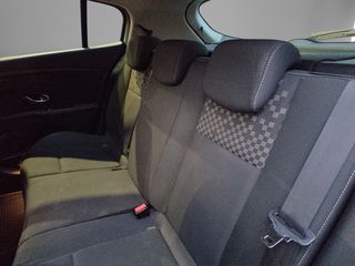 Renault Megane 2012-thumb-11