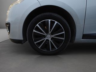 Renault Megane 2012-thumb-21