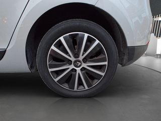 Renault Megane 2012-thumb-22