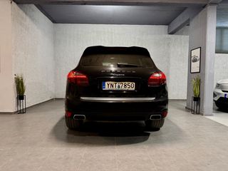 Porsche Cayenne 2010-thumb-15