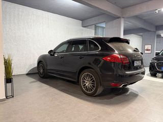 Porsche Cayenne 2010-thumb-19