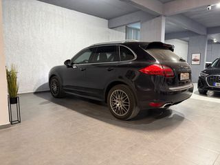 Porsche Cayenne 2010-thumb-20