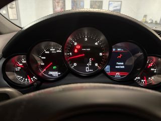 Porsche Cayenne 2010-thumb-22