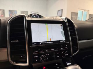 Porsche Cayenne 2010-thumb-25