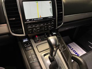 Porsche Cayenne 2010-thumb-26