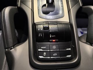 Porsche Cayenne 2010-thumb-28