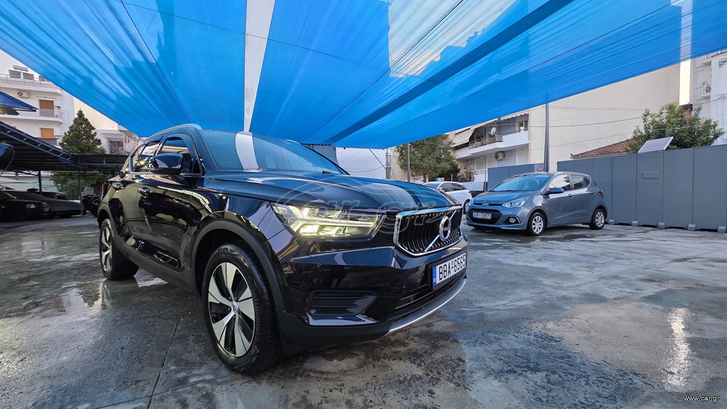 Volvo XC40 2022 momentum