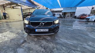 Volvo XC40 2022 momentum-thumb-2