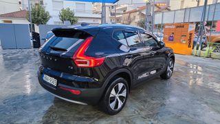 Volvo XC40 2022 momentum-thumb-4