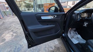 Volvo XC40 2022 momentum-thumb-17