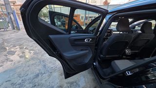 Volvo XC40 2022 momentum-thumb-18