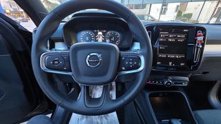 Volvo XC40 2022 momentum-thumb-25