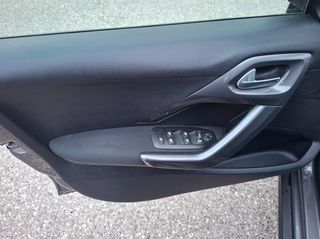 Peugeot 2008 2018-thumb-10