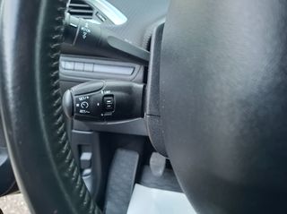 Peugeot 2008 2018-thumb-16