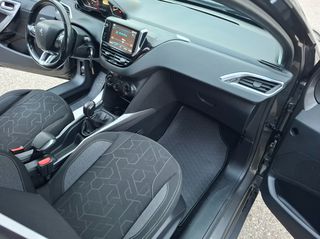 Peugeot 2008 2018-thumb-18