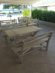 πολουντε τραπεζαρία με παγκάκια