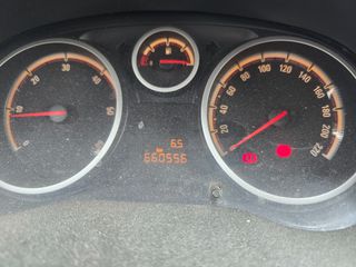 Opel Corsa 2011-thumb-10