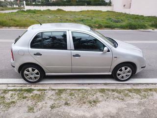 Skoda Fabia 2004-thumb-3