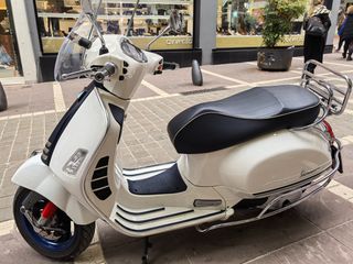 Vespa GTS 300 2021 HPE Special edition Yacht club