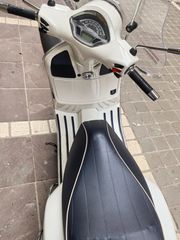 Vespa GTS 300 2021 HPE Special edition Yacht club-thumb-4