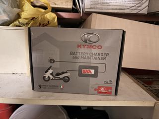 KYMCO BATTERY CHARGER AND MAINTAINER