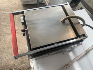 Τοστιέρα επαγγελματική 4αρων τεμαχίων Inox.
