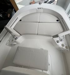 Boston-Whaler 2026 210 MONTAUK-thumb-5
