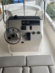 Boston-Whaler 2026 210 MONTAUK-thumb-6