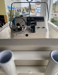 Boston-Whaler 2026 210 MONTAUK-thumb-7