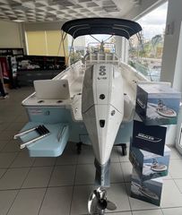 Boston-Whaler 2026 210 MONTAUK-thumb-8