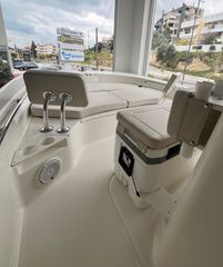 Boston-Whaler 2026 210 MONTAUK-thumb-10