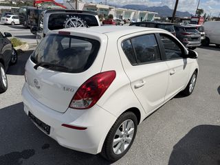 Hyundai i 20 2013-thumb-6