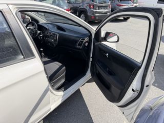 Hyundai i 20 2013-thumb-9