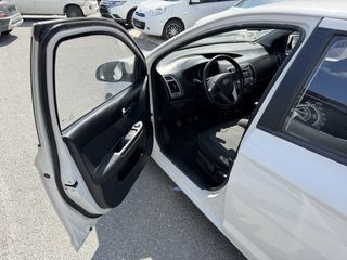 Hyundai i 20 2013-thumb-15