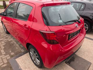 Toyota Yaris 2015-thumb-3