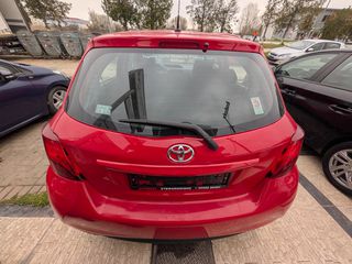 Toyota Yaris 2015-thumb-4