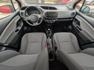 Toyota Yaris 2015-thumb-6