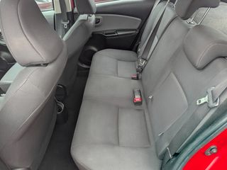 Toyota Yaris 2015-thumb-9