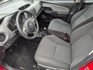 Toyota Yaris 2015-thumb-11