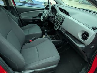 Toyota Yaris 2015-thumb-16