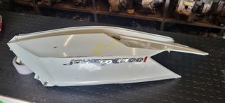 SYM GTS 300 F4 | Αριστερό Πλαστικό Ουράς