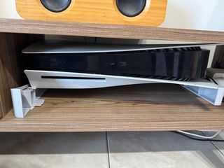 Ps5 με 3 χειριστήρια τα δύο είναι Edge