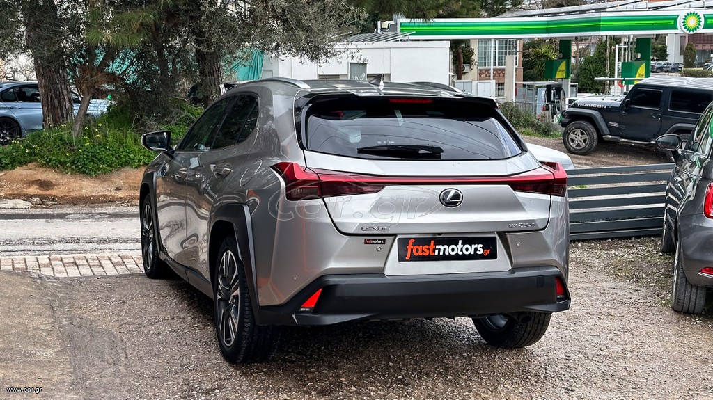 Lexus UX thumbnail 5