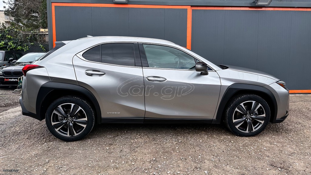 Lexus UX thumbnail 8