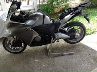 Honda VFR 1200 2011 Vfr1200fd-thumb-10