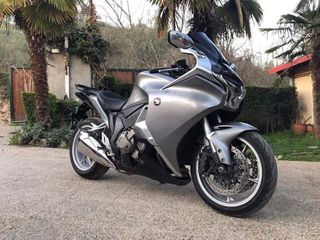 Honda VFR 1200 2011 Vfr1200fd-thumb-14