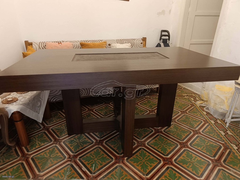 ΤΡΑΠΕΖΑΡΙΑ ΧΕΙΡΟΠΟΙΗΤΗ